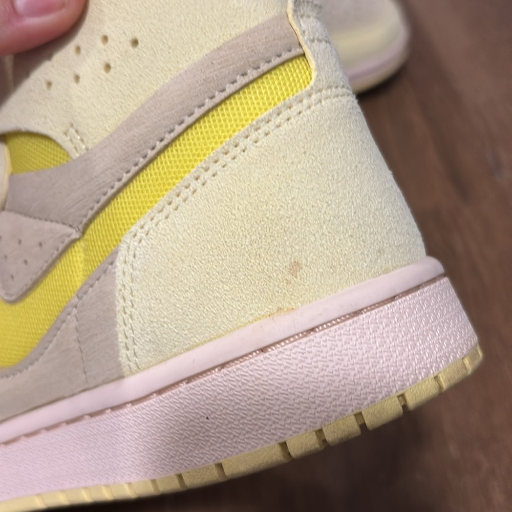 Women’s Air Jordan 1 Zoom Air Comfort 2 “Citron Tint/Dynamic Yellow” - Picture 8 of 9